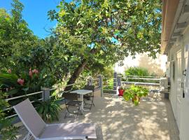 Très Joli T2 à Petit-Bourg, hotel a Petit-Bourg
