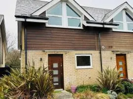 Contemporary Haven Close to the Coast