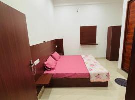 Ahem Palace Home Stay、Akbarpurのホテル