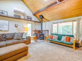 Pet-Friendly Ocean Park Rental with Outdoor Fire Pit