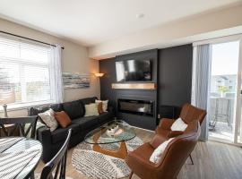 King Bed Newly Updated Condo!, hotel in Grand Haven
