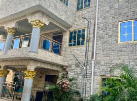 Fofana Luxury Suites, hotel a Sotuom