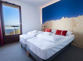 Côté Lac Hostel Evian, hotel v destinaci Évian-les-Bains