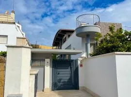 THE SHABBY HOUSE - Charming Seaside Retreat in Central Anzio, Steps from Beach and Train Station