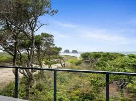 Oceanfront Family Cabin 4 BR Wrap-Around Deck