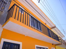 A 90m de Feria, C&eacute;ntrico y Acogedor - Departamento A220-2, cheap hotel in Aguascalientes