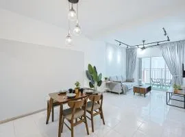 Modern Studio Retreat -Prime Location Clover Home 1-03