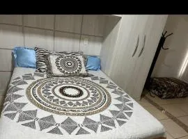 Quarto privativo em casa domiciliar