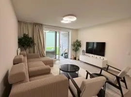 Modern & Bright 2-Bedroom Apartment with Terrace
