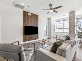 Entire High-Rise Apartment - 2BD