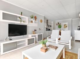 Casa Nathan - 50 meters from the beach in the historic center, hotel i Los Alcázares