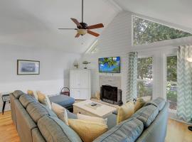 Lake Village 10 by Wild Dunes, with Amenities, hotel en Isle of Palms