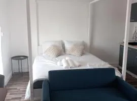 White and Cotton Suite
