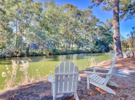 Lake Village Cottage 18, hotel en Isle of Palms