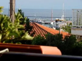Greek House with seaview,parking and yard with BBQ