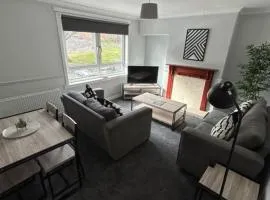 3-Bed Apartment Central Greenock
