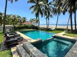 Pool and Jacuzzi Beachfront house CostaAzul ElSalvador