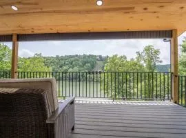Beaver Lake Retreat with Hot Tub & Game Room