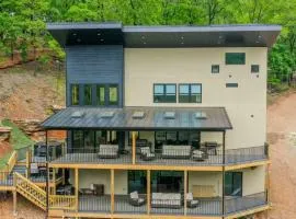 Beaver Lake Retreat with Hot Tub & Game Room