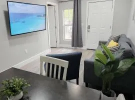 Homey 2br Home Near Dt & Airport
