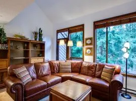 Snowater Condo Story Condo with Wifi- Sleeps 4 - Beautifully decorated