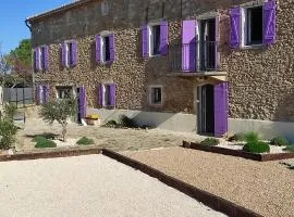MAS ENTIEREMENT RENOVE, à SALAZAC, Le Mas des Deux Vallées, 4 CHAMBRES, 8 personnes avec Piscine privée