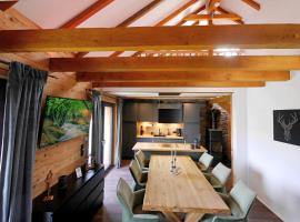 Alte Försterei - Luxus-Fewo JÄGERHEIM mit Pool & Sauna, hotel em Willingen