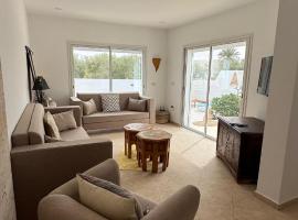 Villa Paco Djerba 2 suites et piscine privée, hotel v destinaci Taguermess