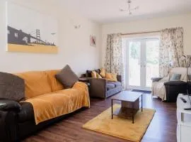 6-Bed House - Sleeps 13 - Families & Contractors