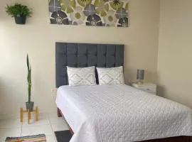 102 habitacion con baño y cocina e ingreso independiente