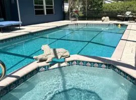 LE BLEU Charming Poolside Retreat