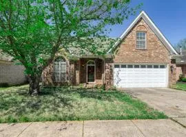2 Mi to Shelby Farms Charming Family Home with Yard