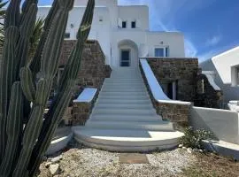 Myconian Villa -7 min Chora - center - 130sqm - 4people - 2 rooms - Secured Free Parking,- Elenas Hospitality -