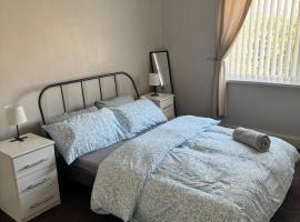 Spacious 2 bedroom flat in Newcastle w Free parking, ξενοδοχείο σε Kenton