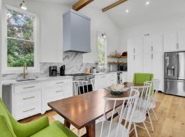 Sandcrab Court 22 by Wild Dunes, Luxury Home, hotel em Isle of Palms