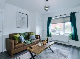 Acacia Modern Haven - Bright 3BR Parydise Property for Business or Getaways