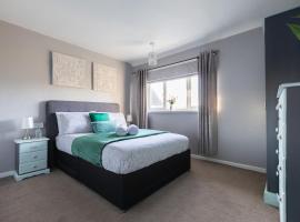 Clicketts - 3-Bedroom, Full Entire House, Sleeps 6 guests, Free wifi, Street Parking, Smart TV, Basildon, Essex London, hotel v destinaci Basildon