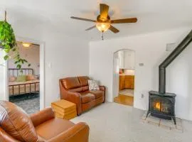 2 Mi to Snake River Quaint Farmhouse with Patio!