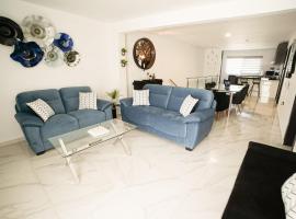 Casa Carolina Remodeled Home, villa en Guadalajara