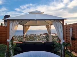 Pantheon apartment, מלון שכולל ג׳קוזי בנאוס מרמרס