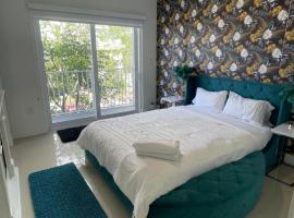 NEW 3 Story in Homestead- 3/2.5 Balcony & Rooftop, holiday home in Homestead