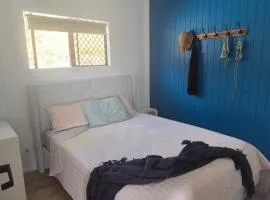 Coastal, furbaby friendly, short walk to beach