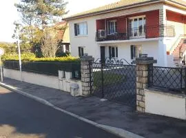 Logement paisible avec jardin, accès plain pied sans escalier, parking et WiFi