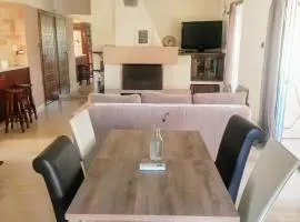 GLYFADA 1BEDROOM UNIT with FIREPLACE