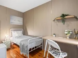 Single Room - Quaint Spot in Marayong - Centrally Located - Shared Bathroom