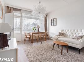 Viherkallio two room apartment with kitchen and balkony, hotel in Espoo
