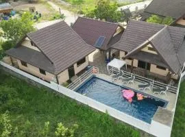 2 Fully equipped Cottages w big Pool & Fishing