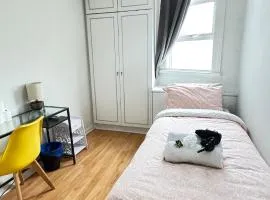 Single room near Bayswater close to tube & Bus