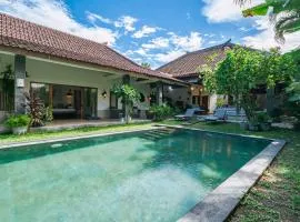Villa Moringa 1 - Spacious 3BR Private Villa with Pool in Berawa, Canggu