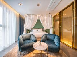 Hotel the Castle Jamsil-Sene, hotel in Seoul